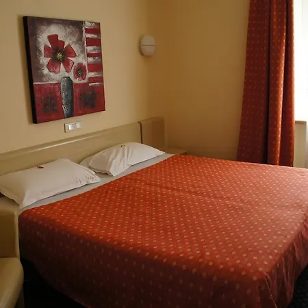 Ambassador, Completely Renovated 니스