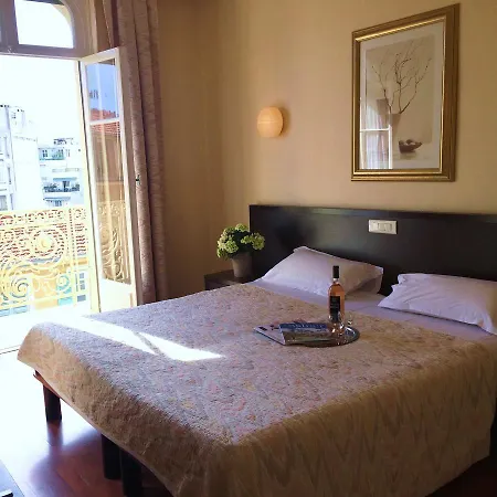 فندق Ambassador, Completely Renovated نيس