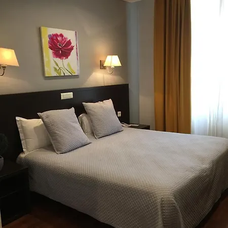 فندق Ambassador, Completely Renovated 4*