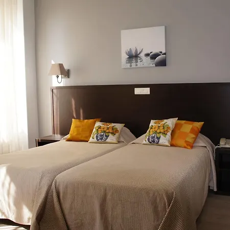 Ambassador, Completely Renovated فندق
