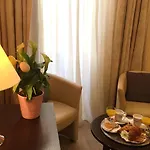 Ambassador, Completely Renovated Nice