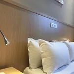 Ambassador, Completely Renovated Otel