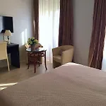 Ambassador, Completely Renovated Otel