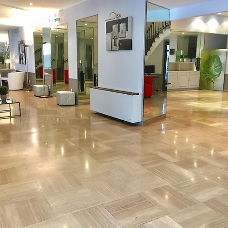 Ambassador, Completely Renovated Отель 4*