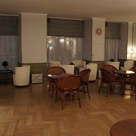 Отель Ambassador, Completely Renovated 4*