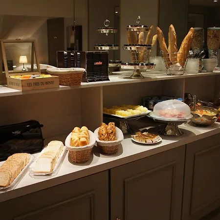 Ambassador Hotel 3*