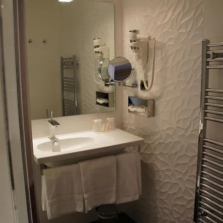 Ambassador, Completely Renovated 호텔