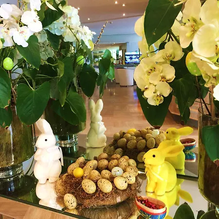 Отель Ambassador, Completely Renovated 4*