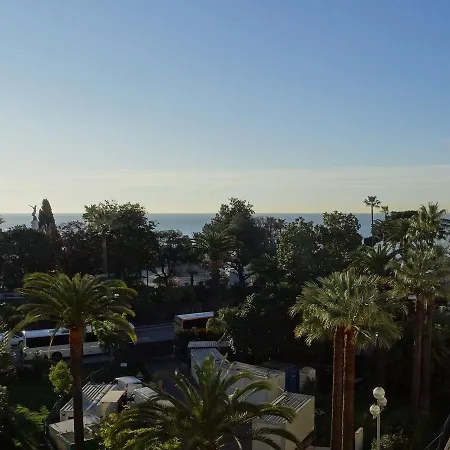 Ambassador, Completely Renovated Отель 4*