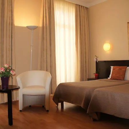 Ambassador, Completely Renovated 4*