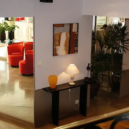 Ambassador, Completely Renovated 4*