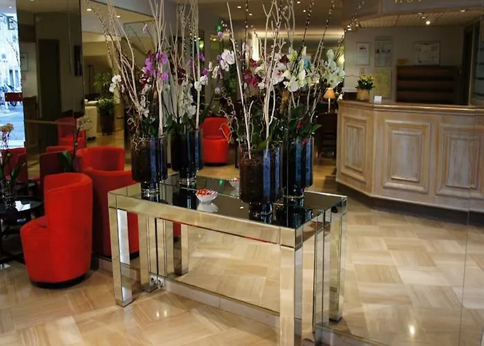 ホテル Ambassador, Completely Renovated 4*