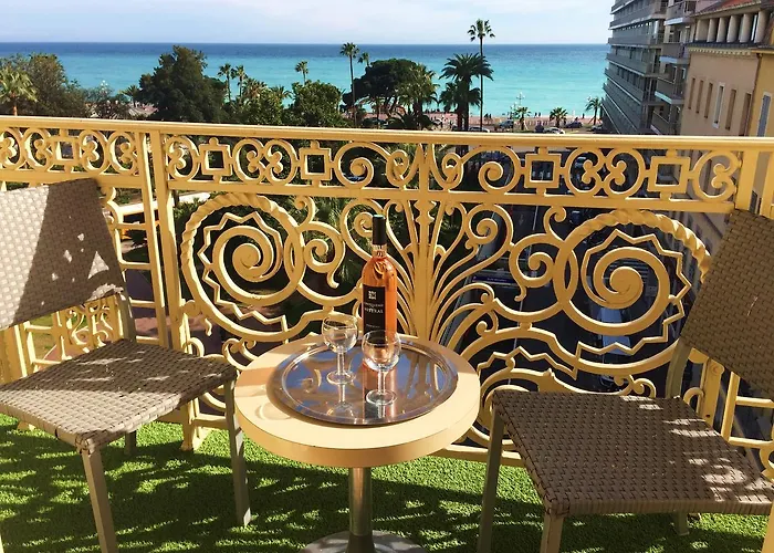 Ambassador, Completely Renovated ホテル ニース