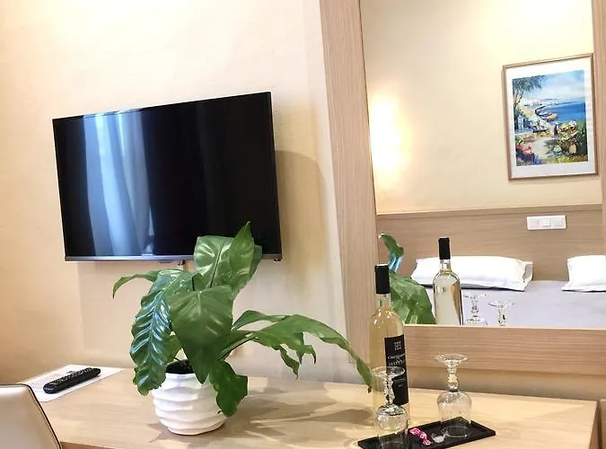 ホテル Ambassador, Completely Renovated