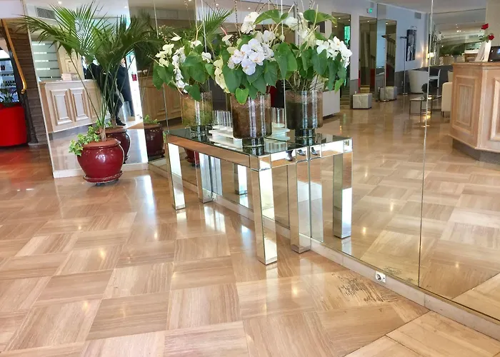 Ambassador, Completely Renovated Nice