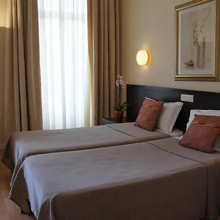 מלון Ambassador, Completely Renovated