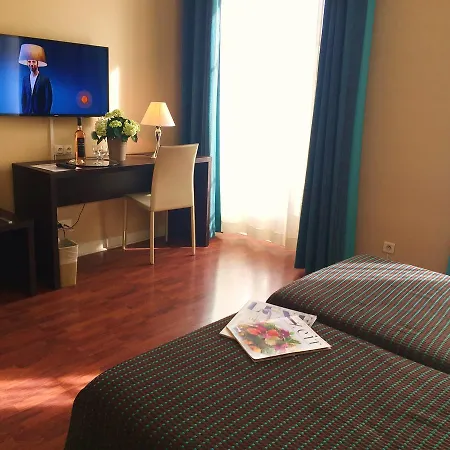 מלון Ambassador, Completely Renovated
