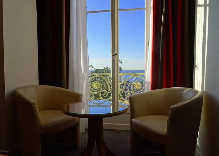 Ξενοδοχείο Ambassador, Completely Renovated 4*