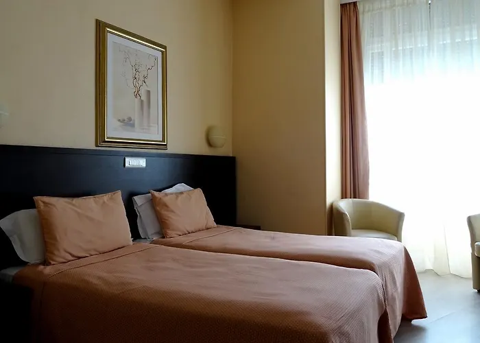 Ξενοδοχείο Ambassador, Completely Renovated