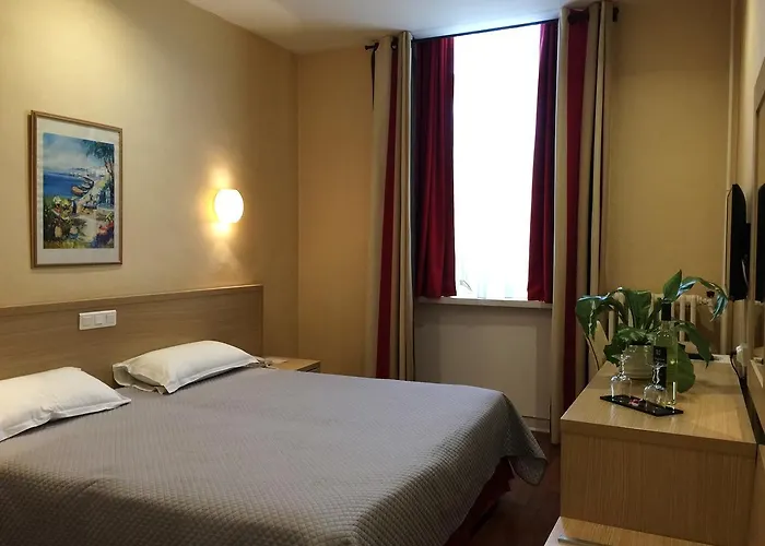 Ξενοδοχείο Ambassador, Completely Renovated