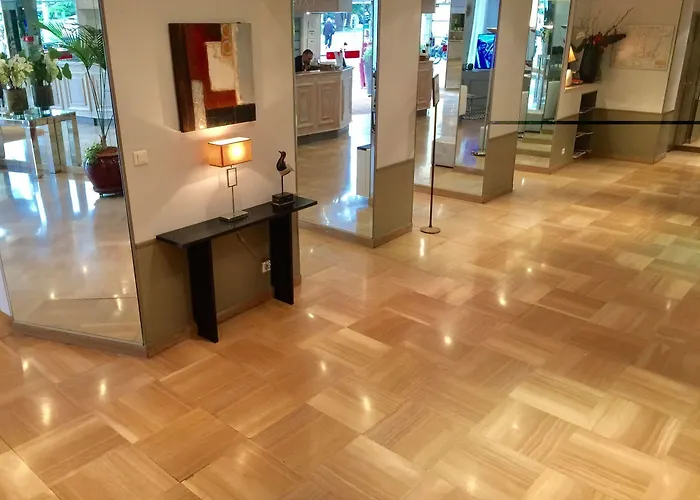 Ambassador, Completely Renovated 4*