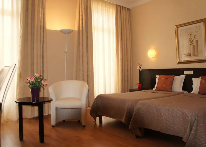 Ambassador, Completely Renovated 4*
