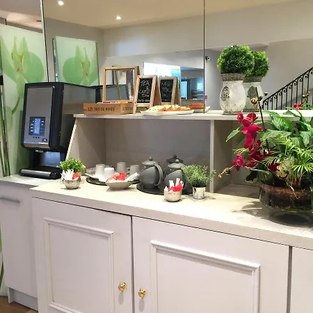 Ambassador, Completely Renovated 4*