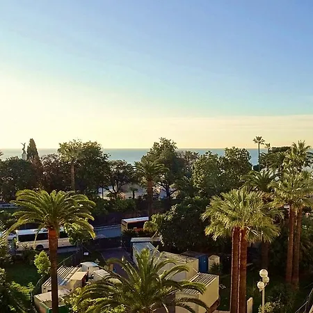 Hotel Ambassador, Completely Renovated 4*