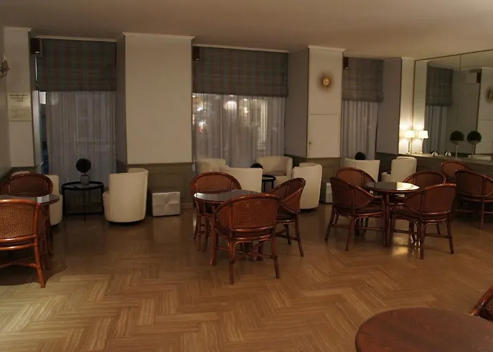 호텔 Ambassador, Completely Renovated 4*