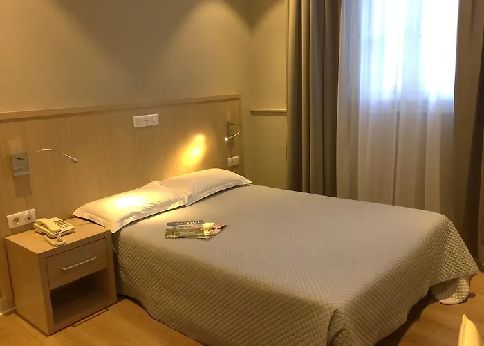 Ambassador, Completely Renovated 호텔 4*