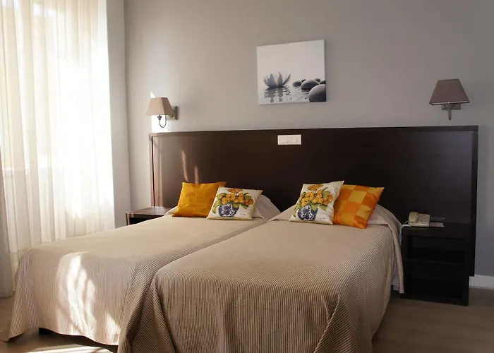 Ambassador, Completely Renovated 호텔
