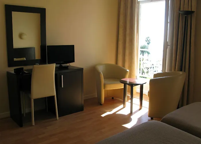 호텔 Ambassador, Completely Renovated