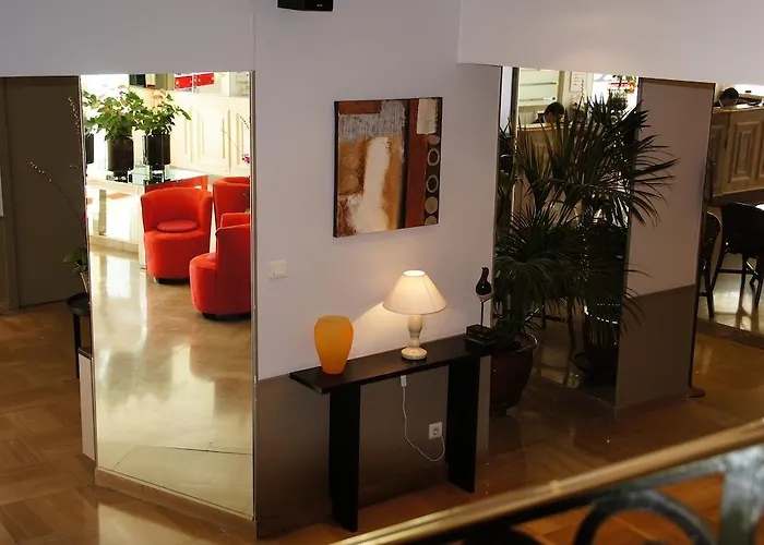 Ambassador, Completely Renovated 4*